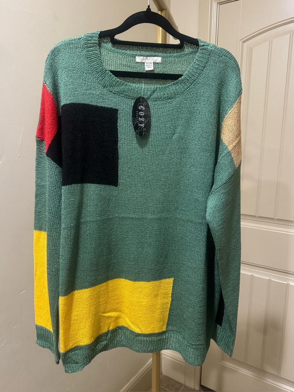 Cozy Casual Mint Crewneck Sweater with Colorblock Accents